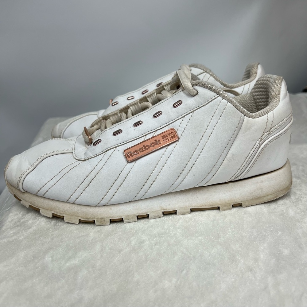 Reebok size 7.5 womens Sneakers vintage style FLAWED